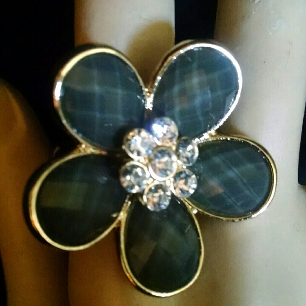 Beautiful Rhinestone Flower Ring - image 3